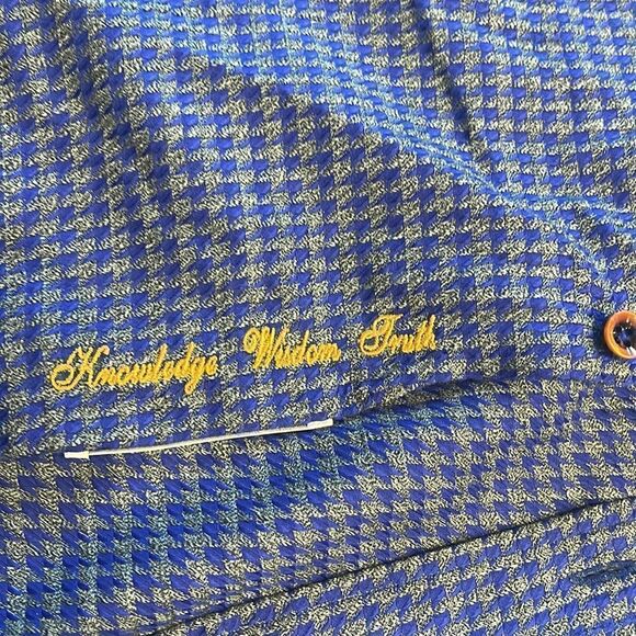 Robert Graham men’s medium shirt beautiful piece if you know this brand love it. - Picture 2 of 12